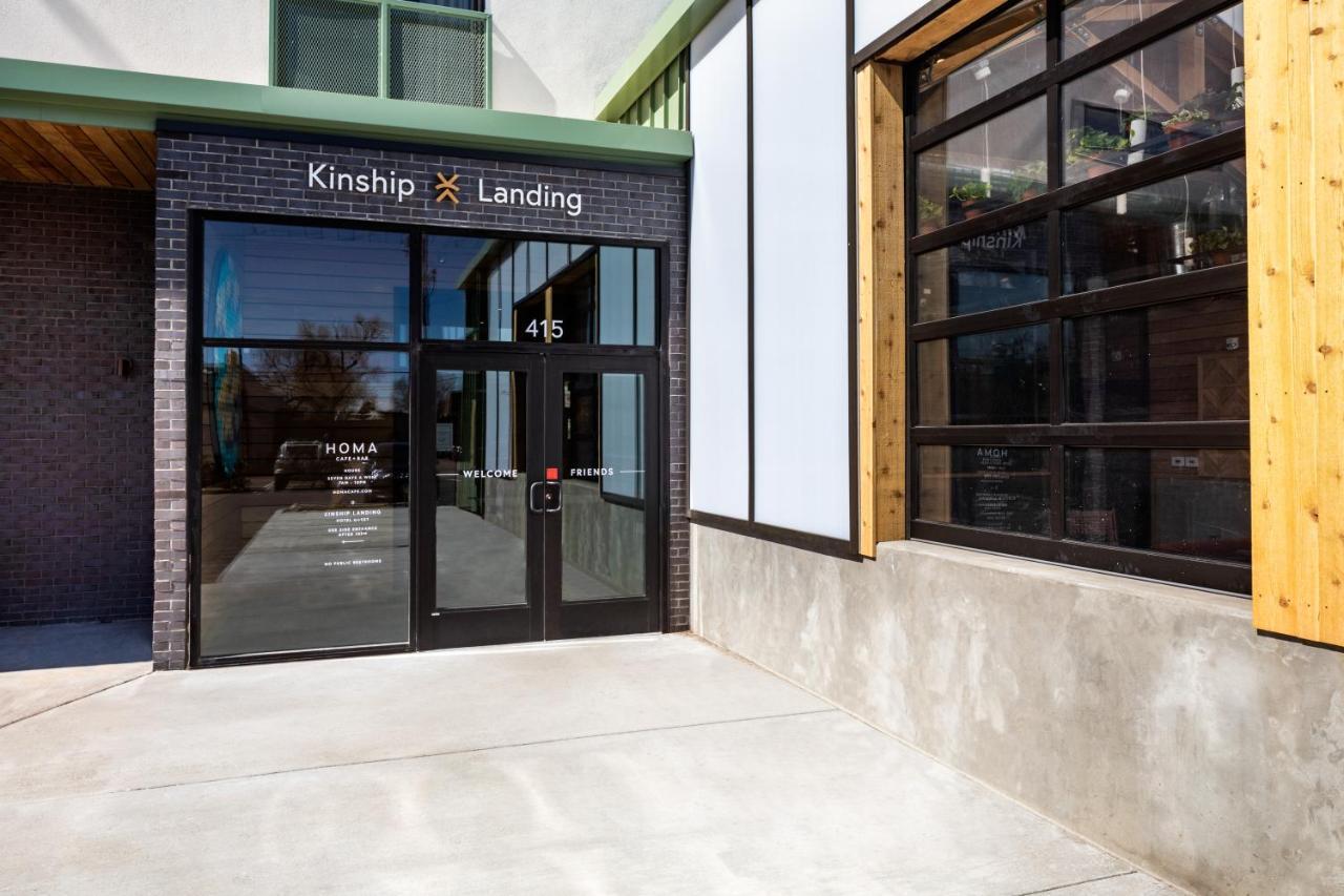 Отель Kinship Landing Колорадо-Спрингс Экстерьер фото